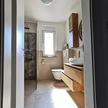 Ulike I Pini Apartman *